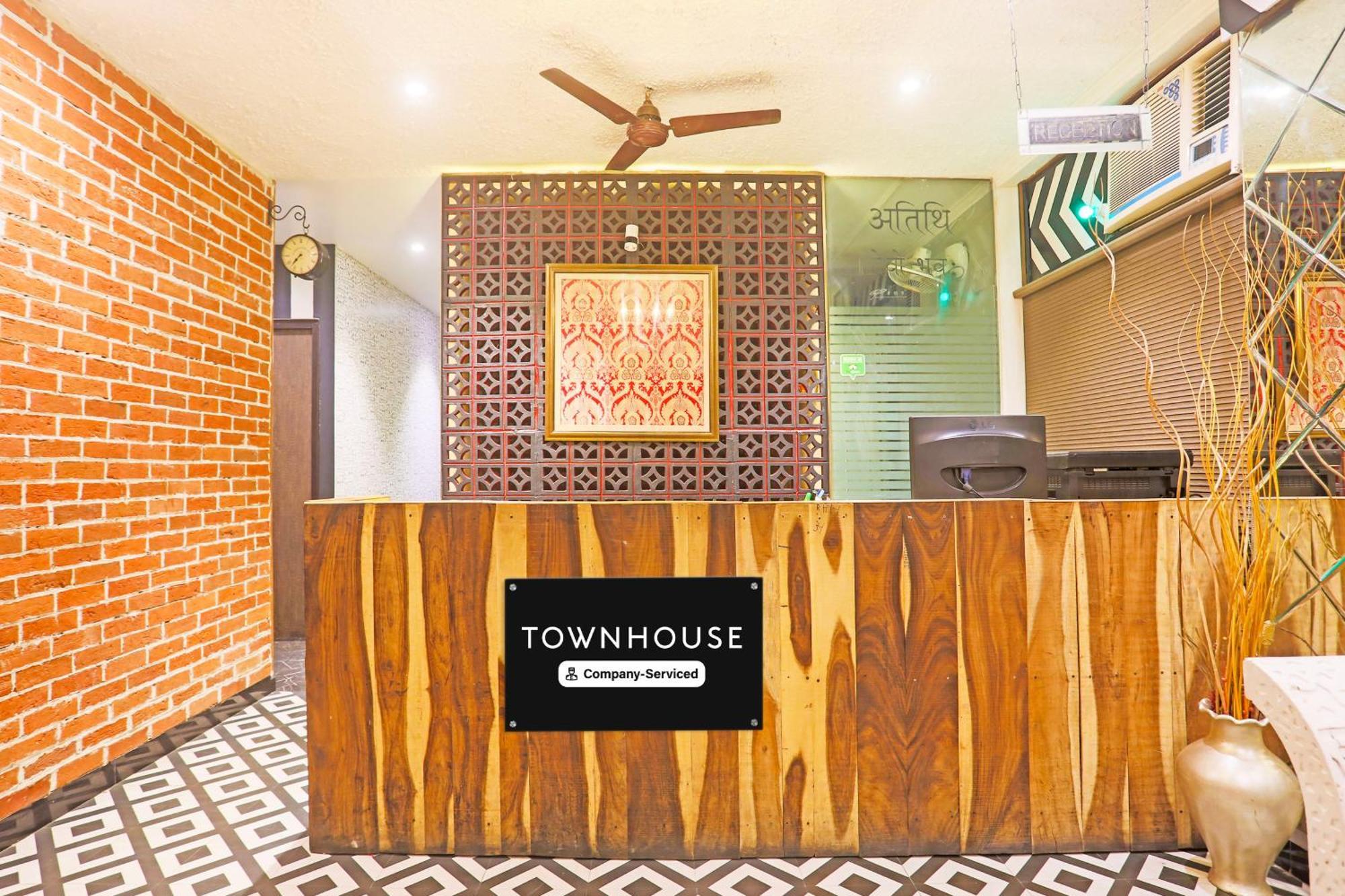 Super Townhouse Cantonment Varanasi Formerly Sarin Inn エクステリア 写真