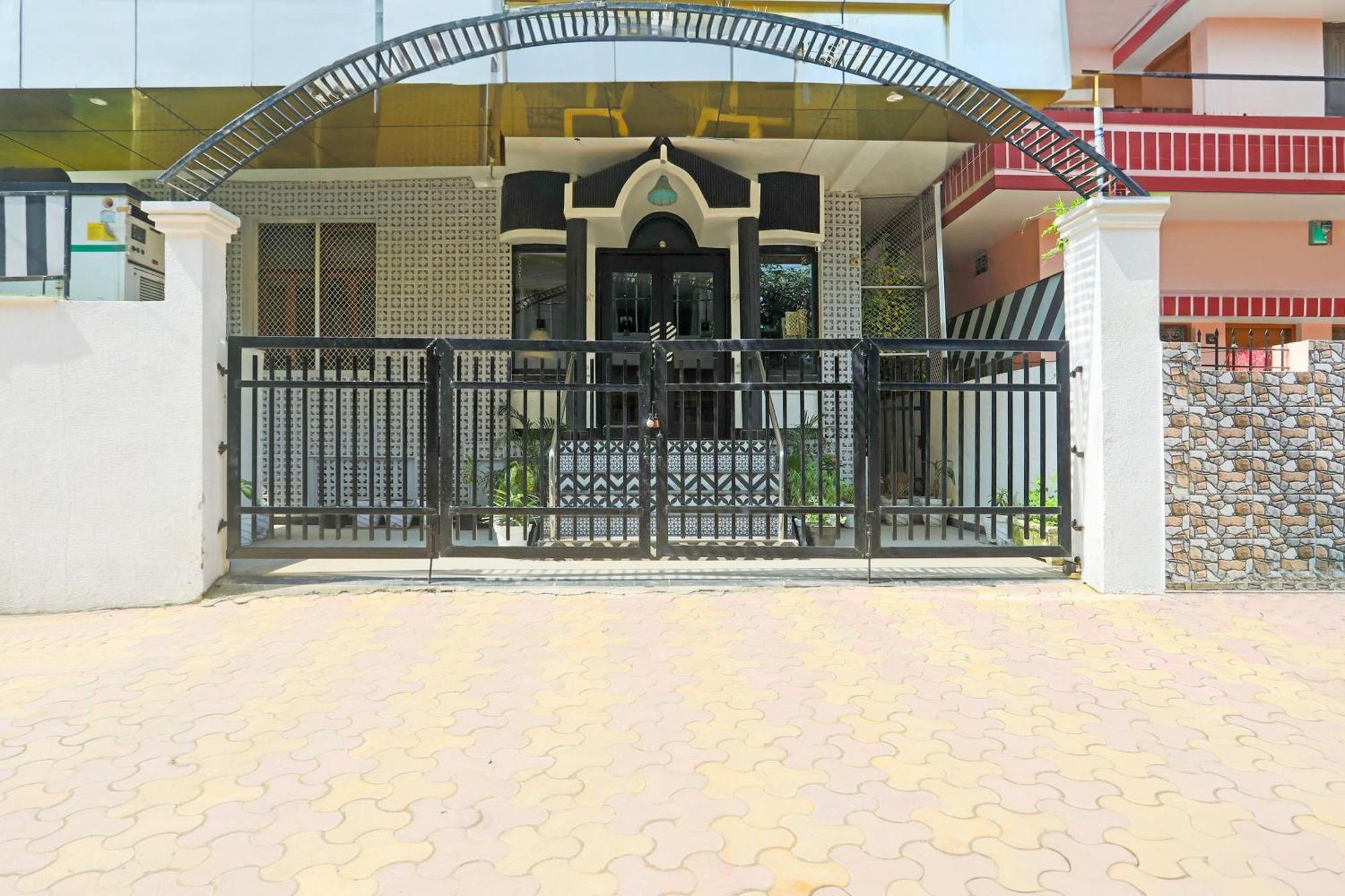 Super Townhouse Cantonment Varanasi Formerly Sarin Inn エクステリア 写真