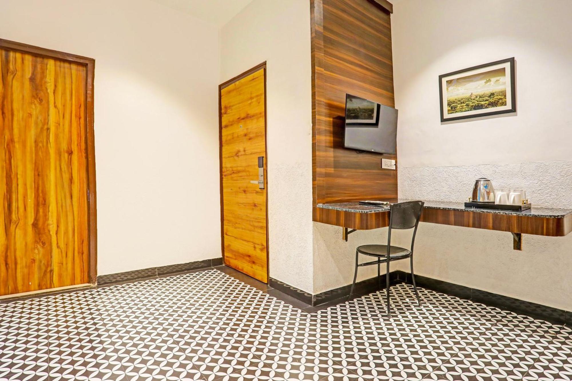 Super Townhouse Cantonment Varanasi Formerly Sarin Inn エクステリア 写真