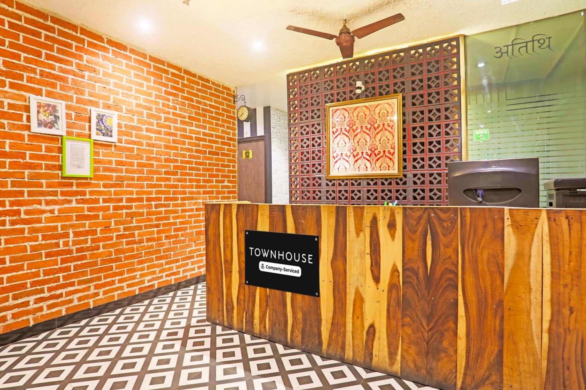 Super Townhouse Cantonment Varanasi Formerly Sarin Inn エクステリア 写真