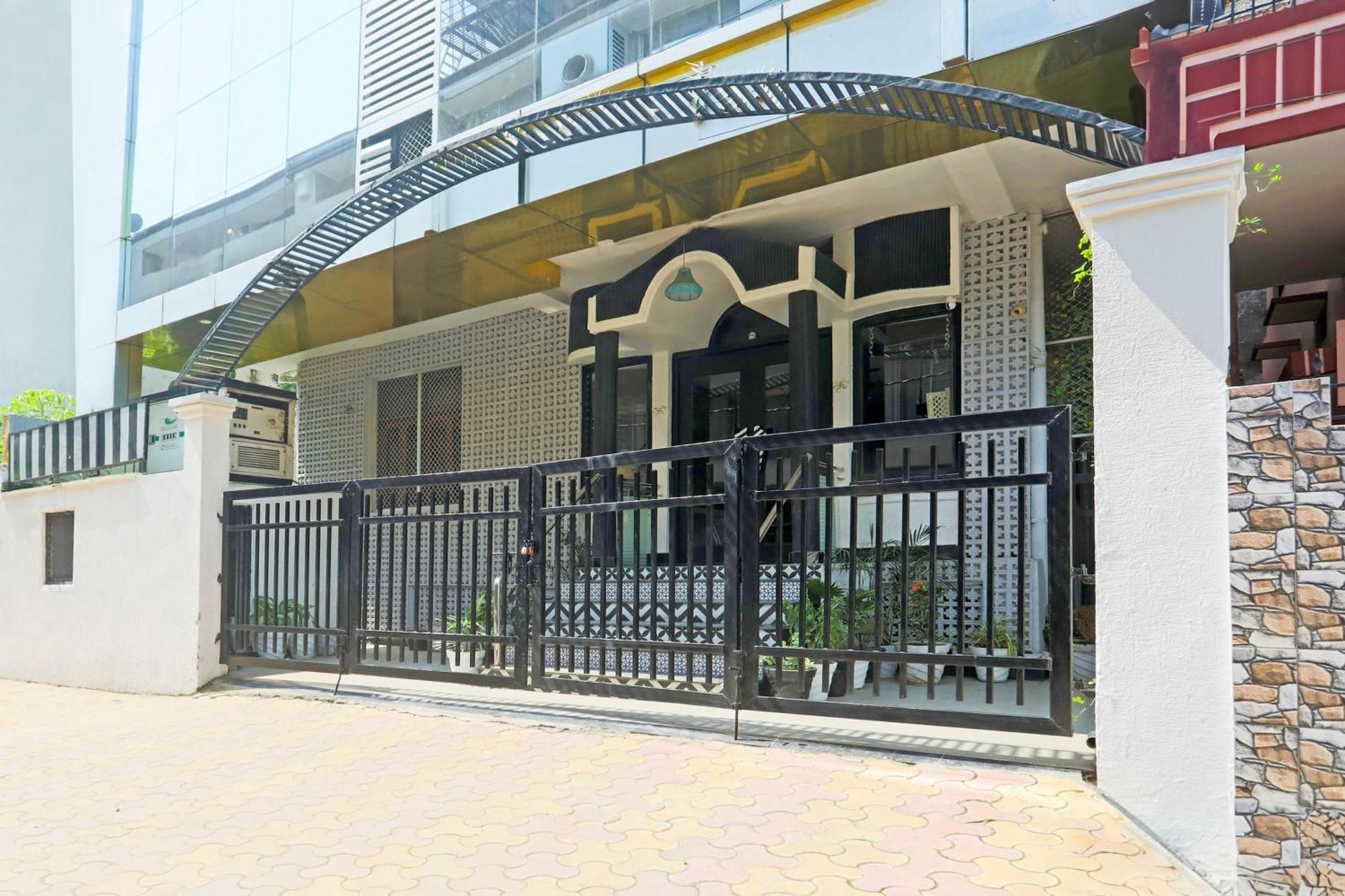 Super Townhouse Cantonment Varanasi Formerly Sarin Inn エクステリア 写真