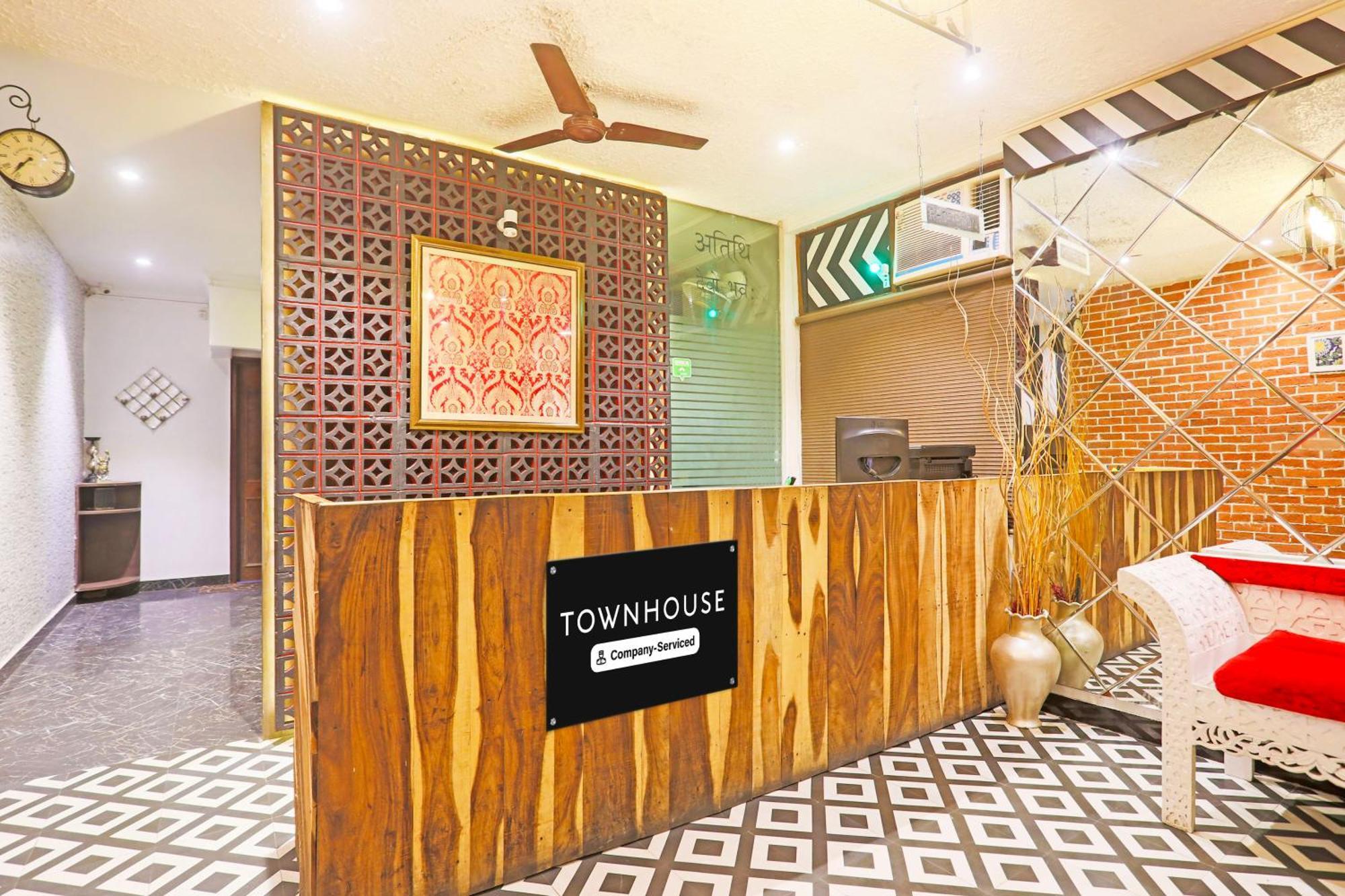 Super Townhouse Cantonment Varanasi Formerly Sarin Inn エクステリア 写真