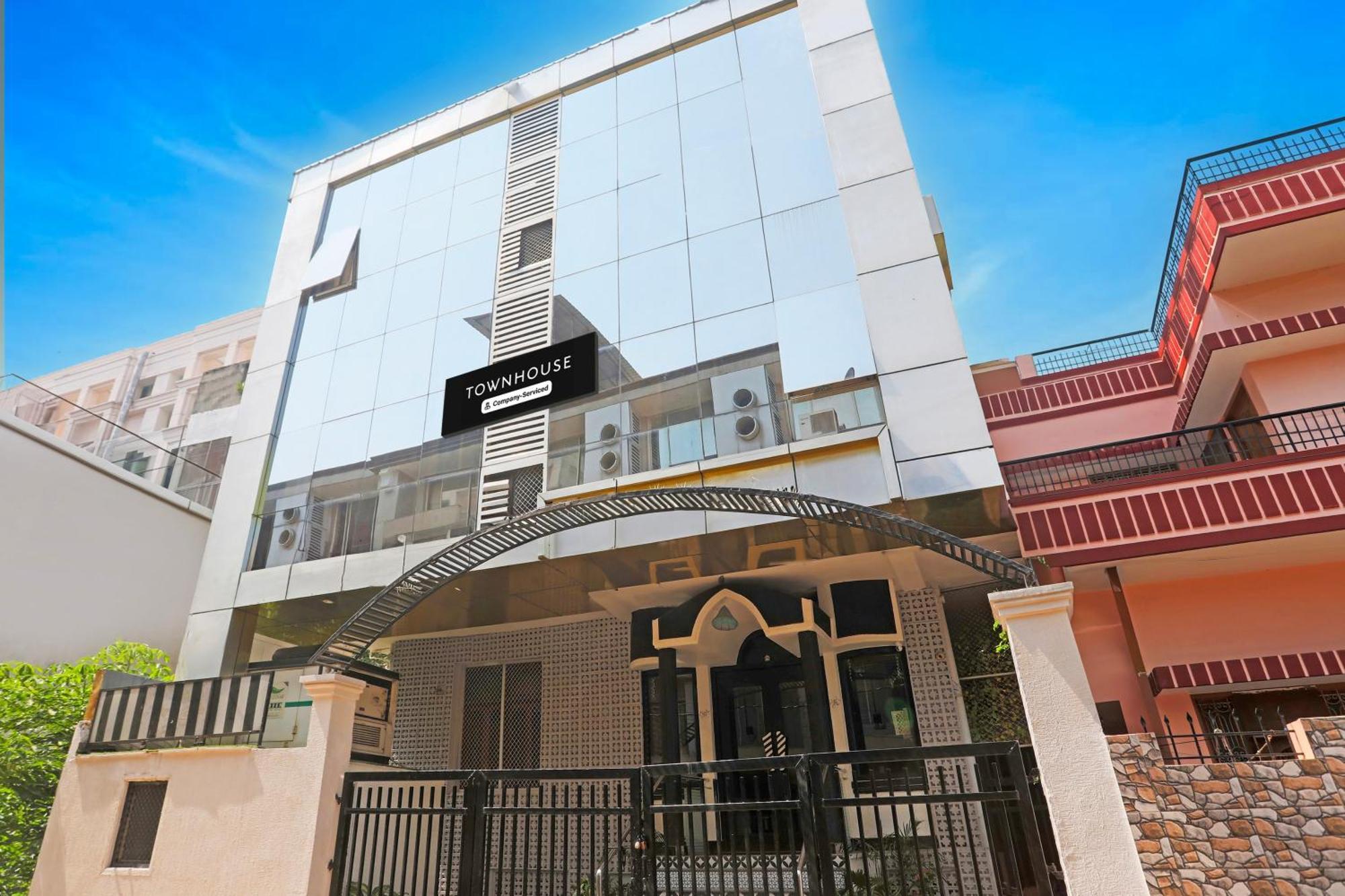 Super Townhouse Cantonment Varanasi Formerly Sarin Inn エクステリア 写真