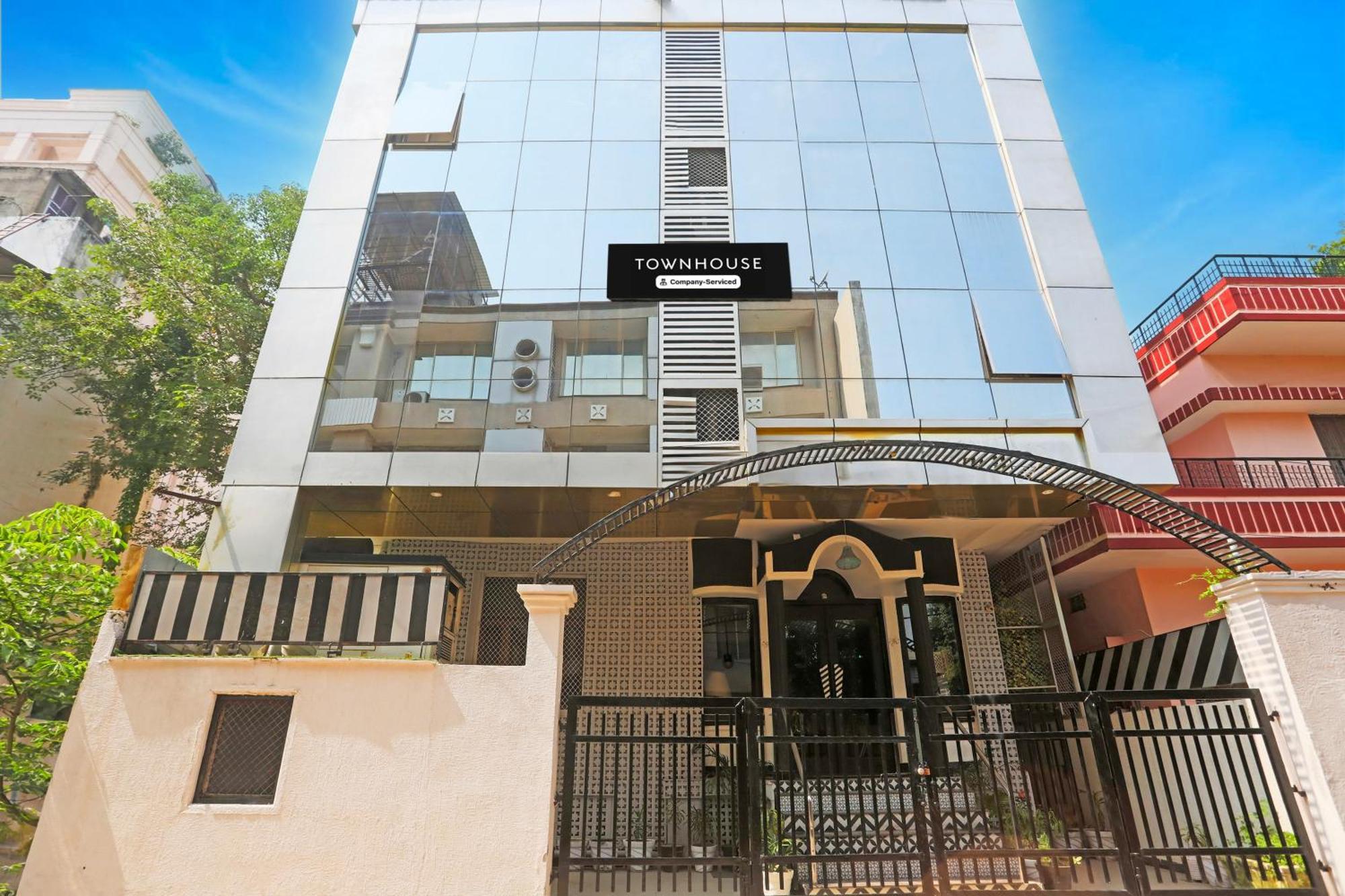 Super Townhouse Cantonment Varanasi Formerly Sarin Inn エクステリア 写真