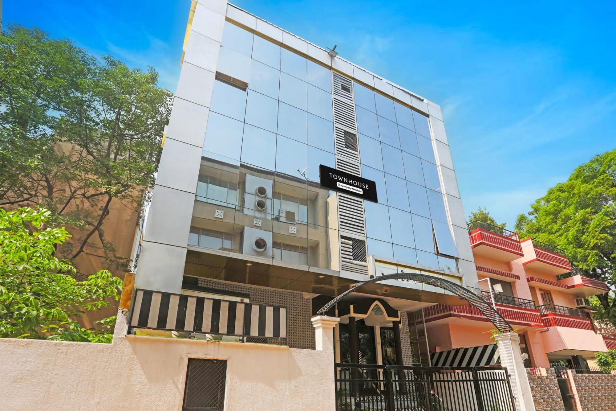 Super Townhouse Cantonment Varanasi Formerly Sarin Inn エクステリア 写真