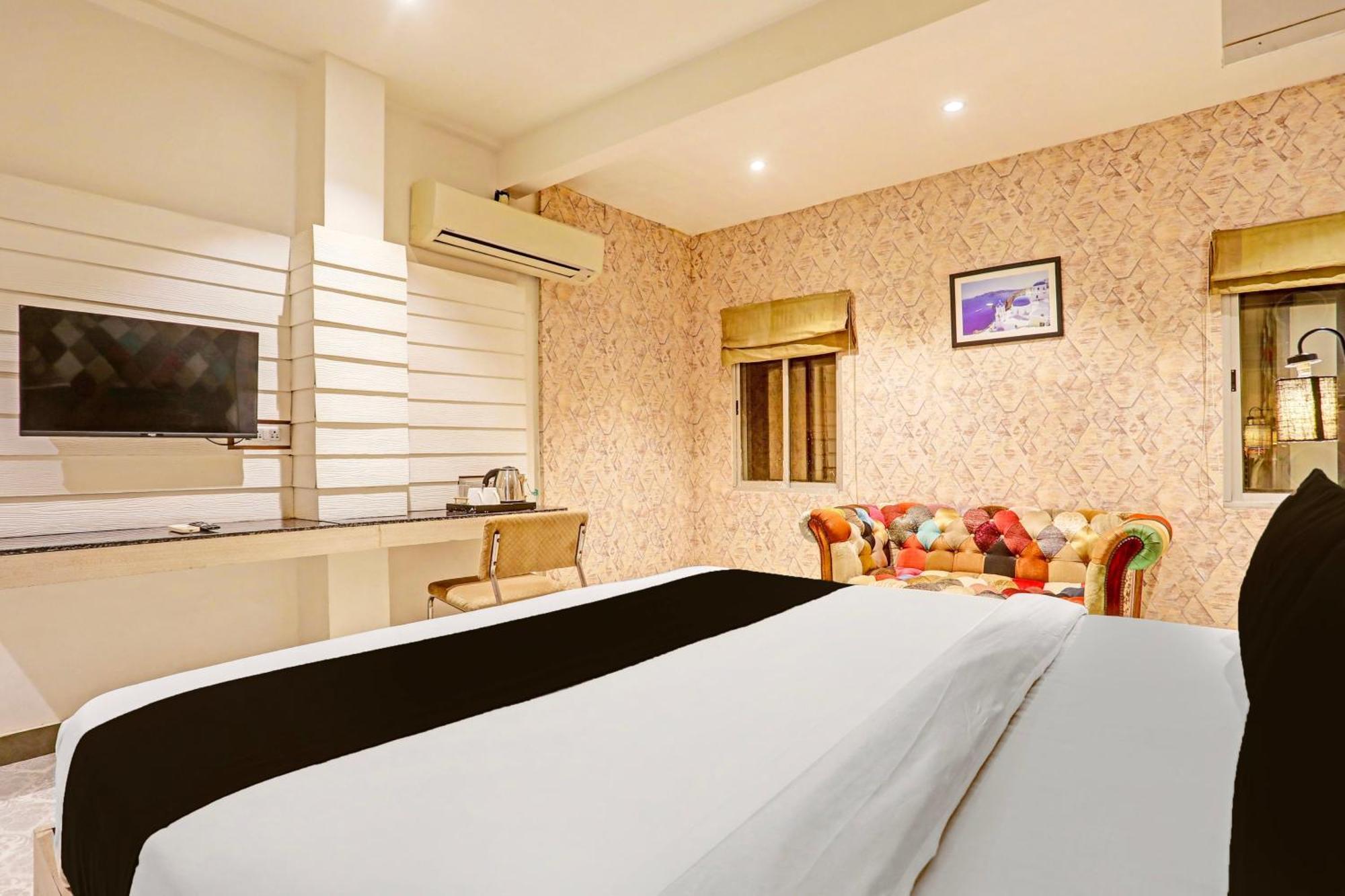 Super Townhouse Cantonment Varanasi Formerly Sarin Inn エクステリア 写真