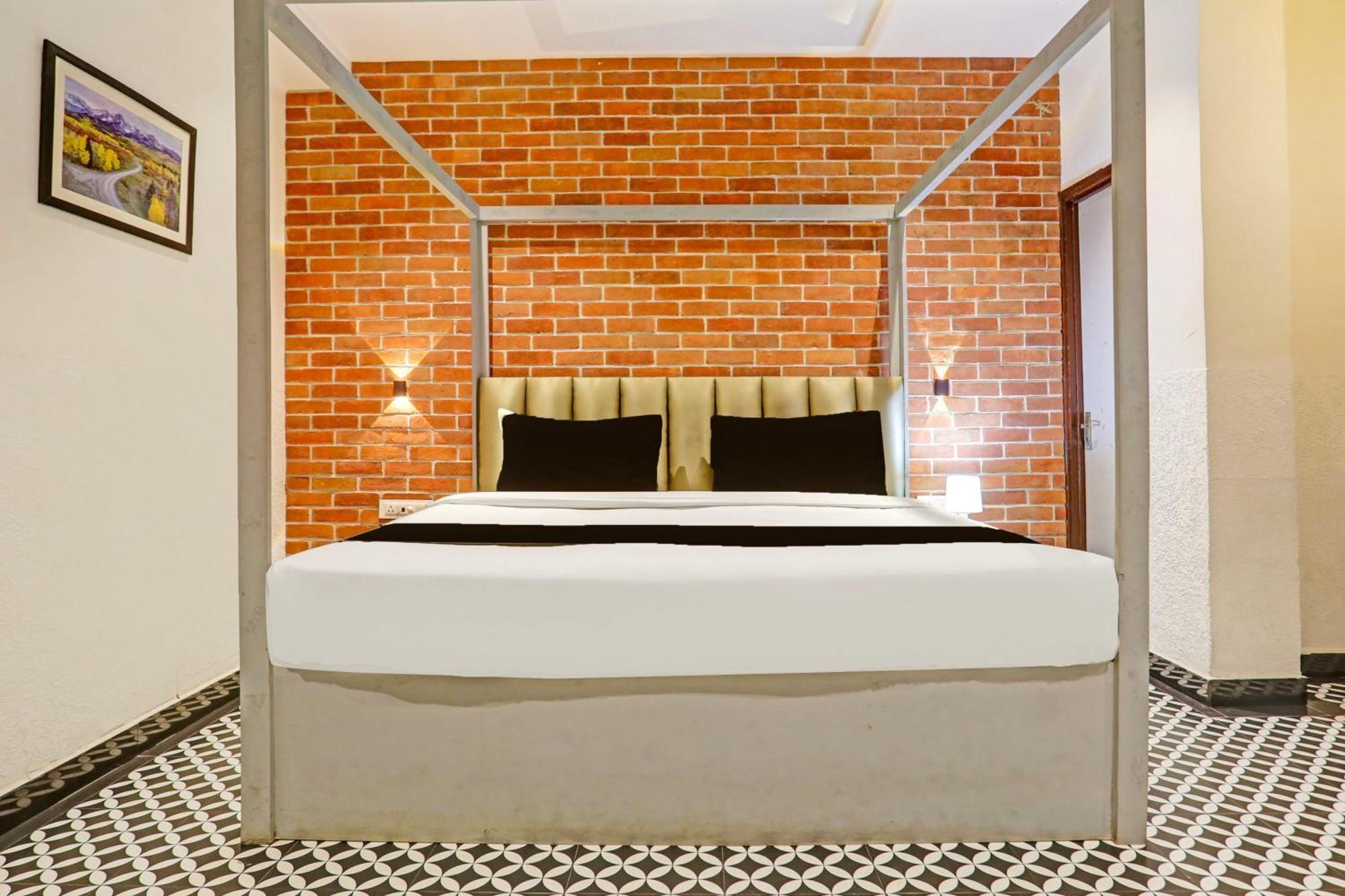 Super Townhouse Cantonment Varanasi Formerly Sarin Inn エクステリア 写真