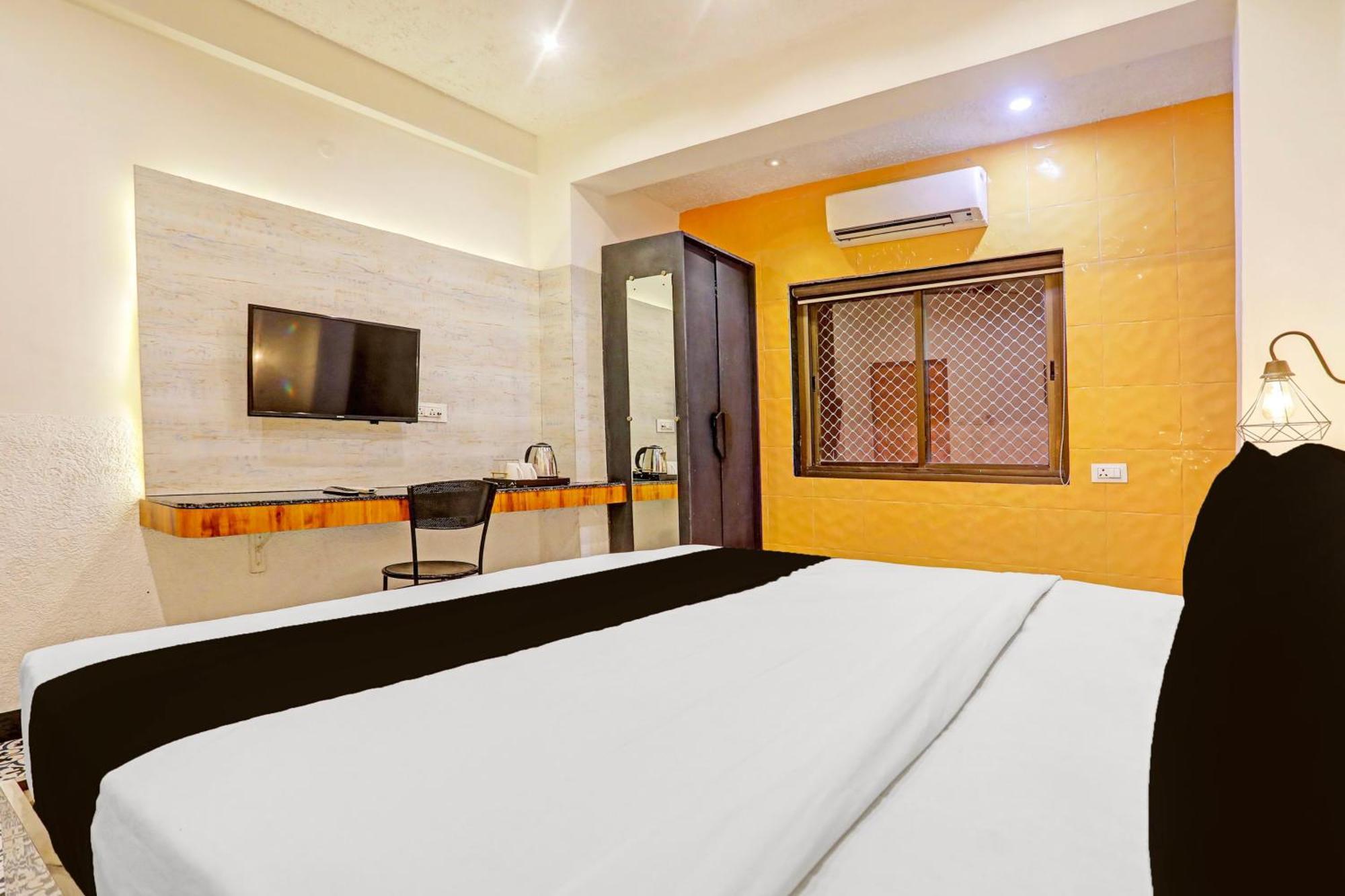 Super Townhouse Cantonment Varanasi Formerly Sarin Inn エクステリア 写真