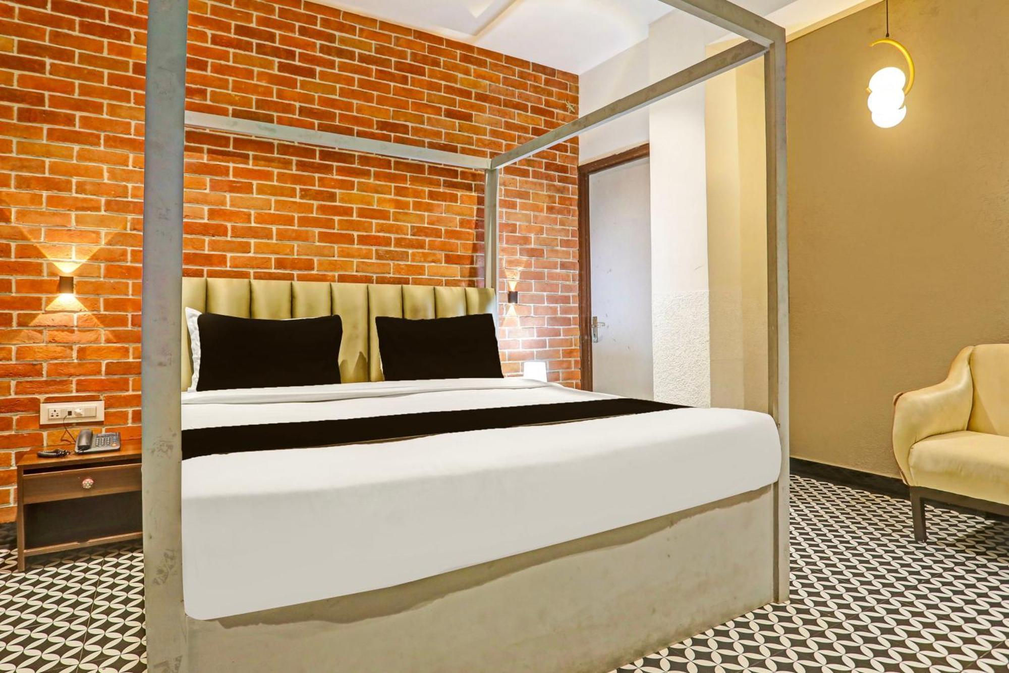 Super Townhouse Cantonment Varanasi Formerly Sarin Inn エクステリア 写真