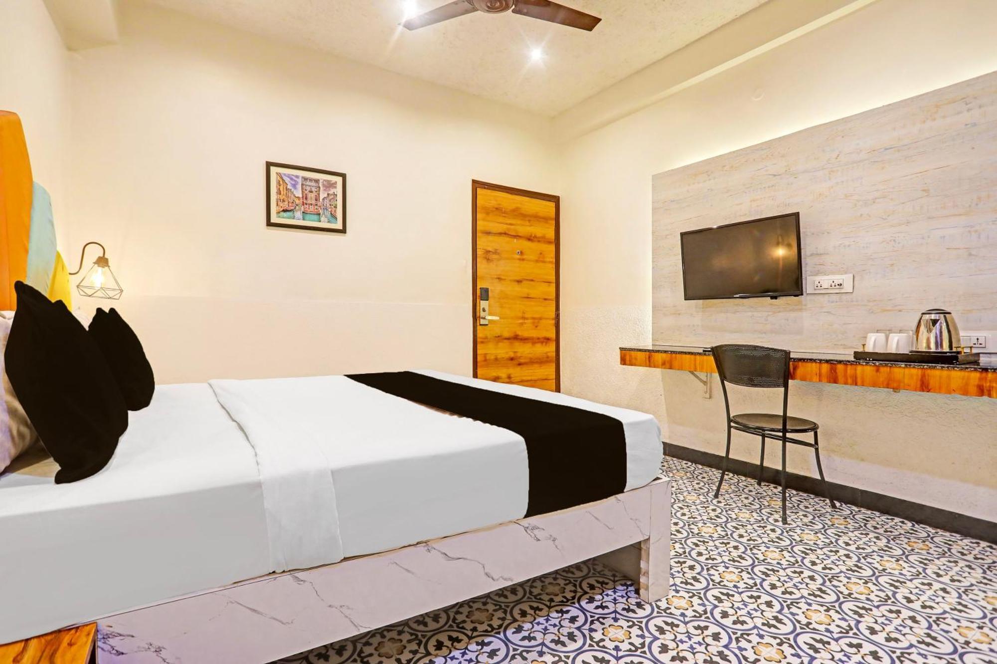 Super Townhouse Cantonment Varanasi Formerly Sarin Inn エクステリア 写真